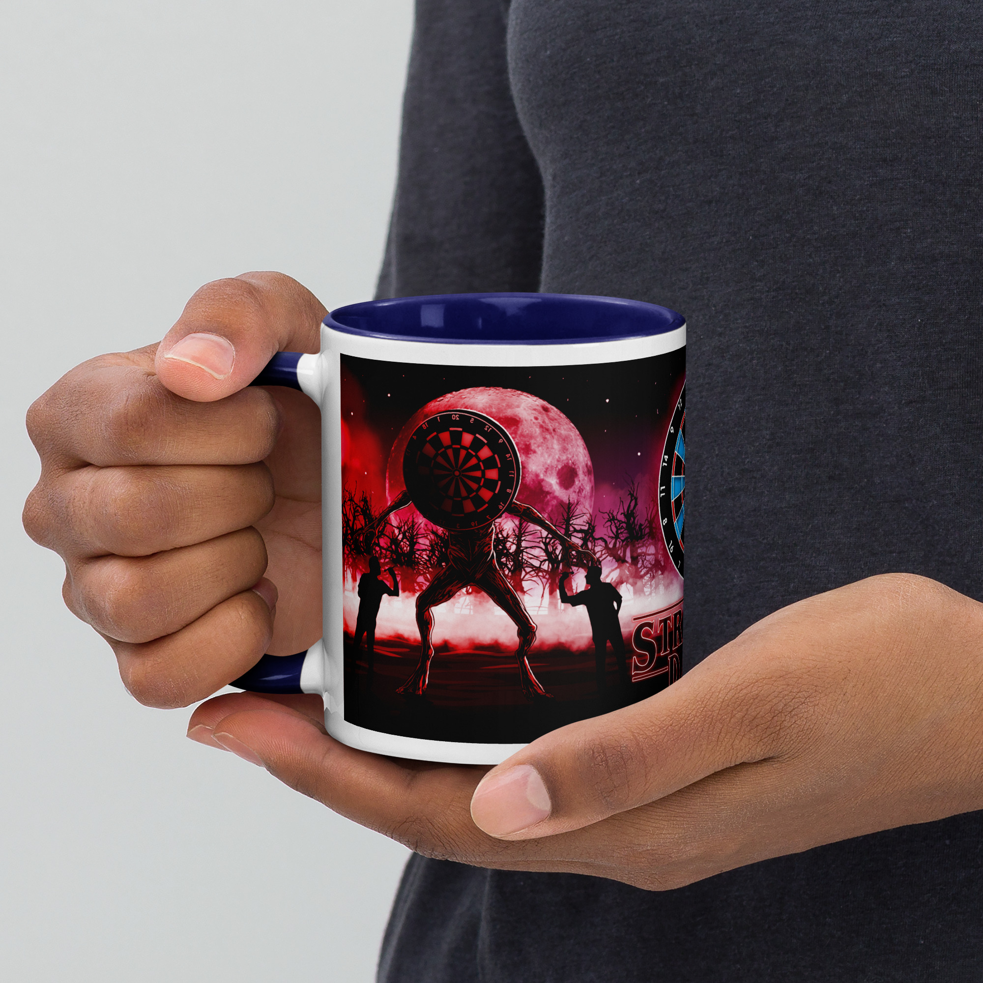 Dart Tasse – Stranger Darts Motiv Tasse für mutige Board-Jäger – Bild 4